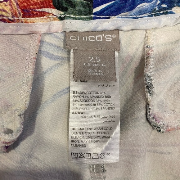 Chicos Palm Print Cropped Pants Stretch Size Medium (2.5) - Picture 8 of 9